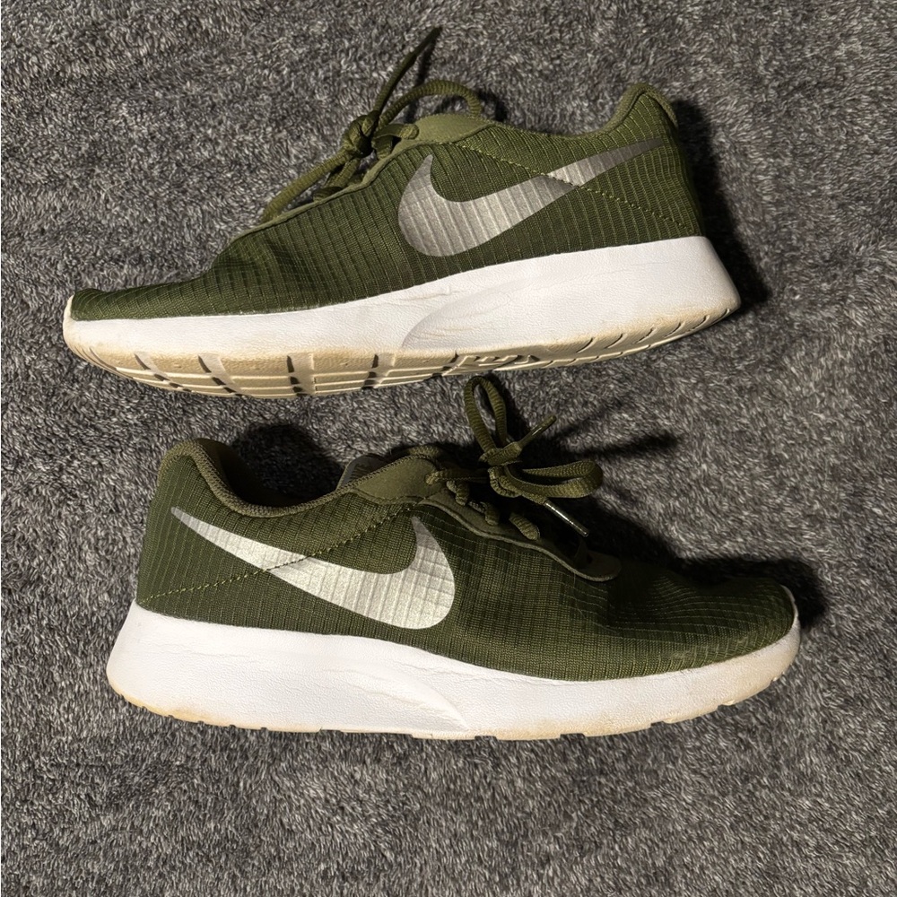 NIKE SNEAKERS